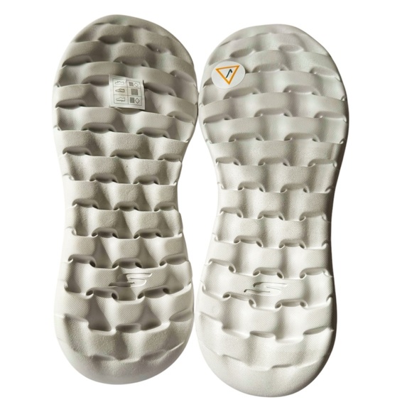 Skechers Go Walk Goga Max Slip On Shoes in Navy | 8 - Picture 8 of 9